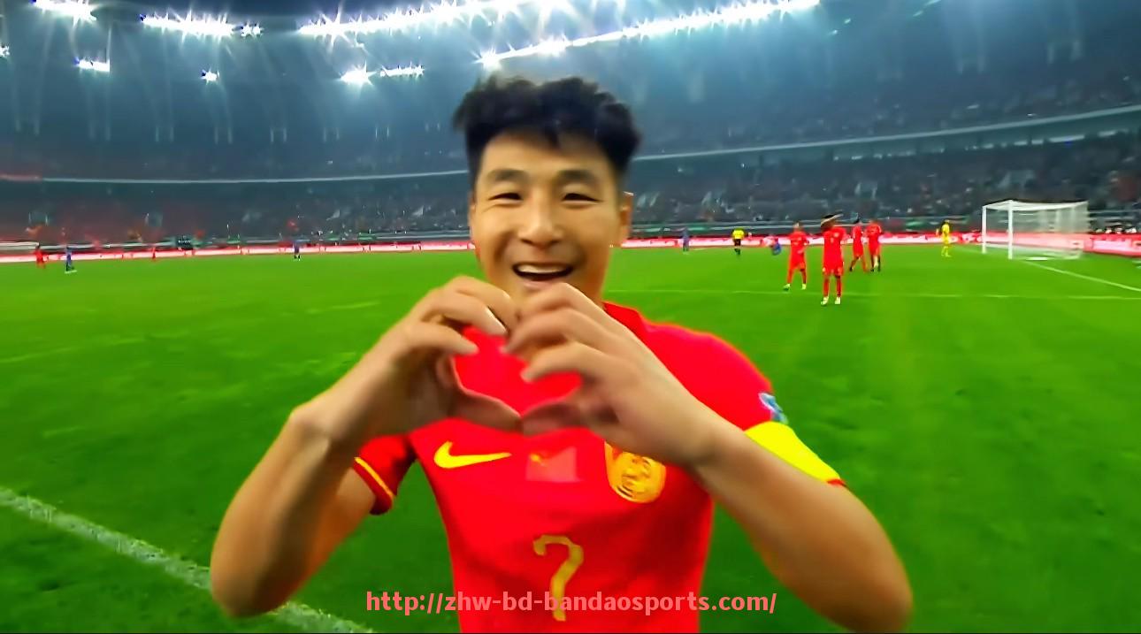 半岛体育-2013年西甲联赛精彩视频集锦与球迷热议瞬间